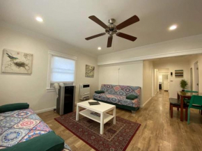 Recently Remodeled Spacious Guesthouse - Perfect for exploring Long Beach - Self Check-in apts